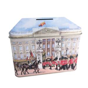 Churchill's Buckingham Palace Royal Guard Money Box Candy Tin, Made England UK